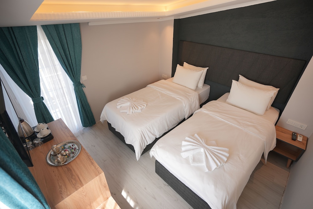 Cekmen Hotel 10/80