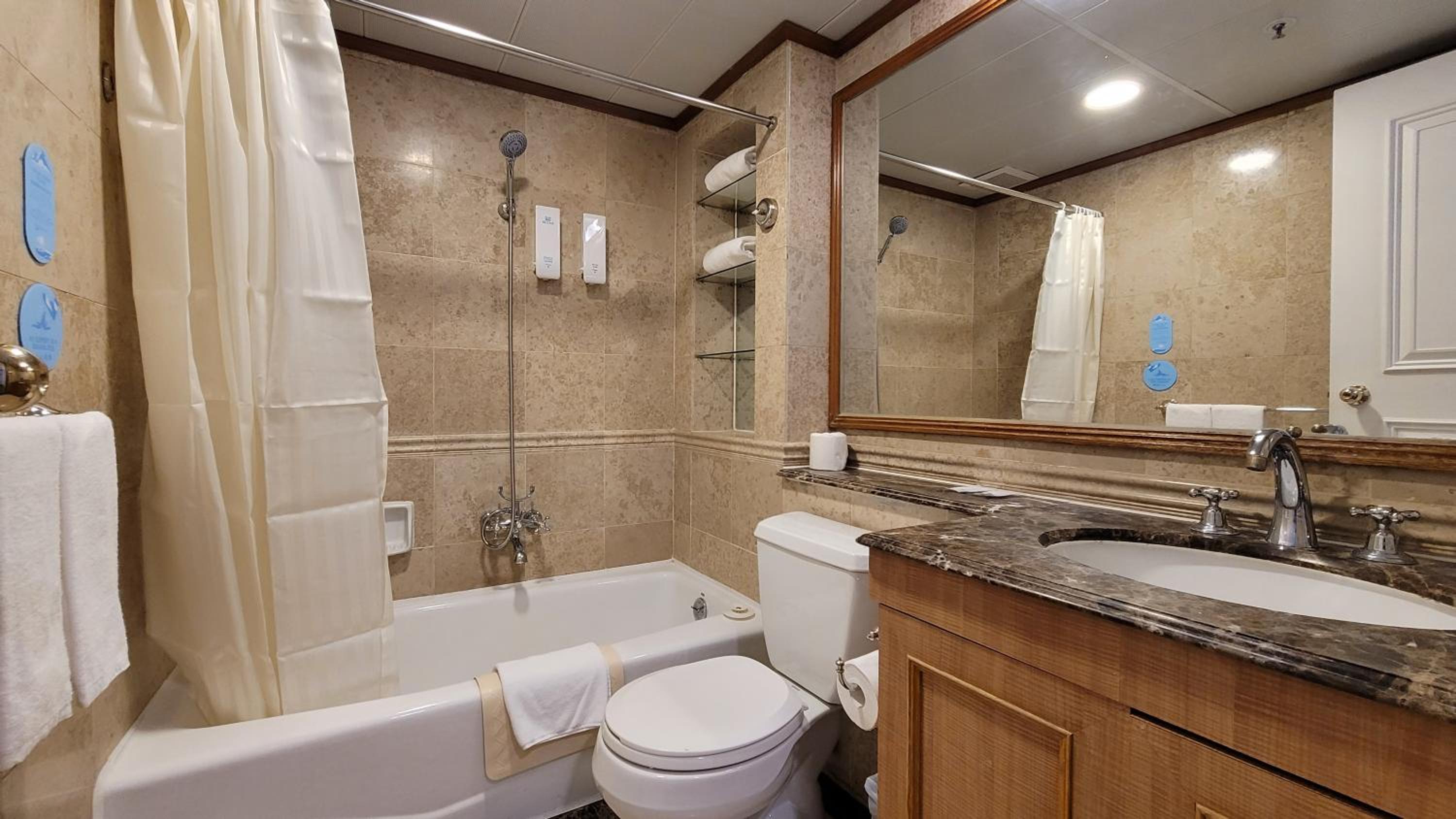 غرفة سوبيريور بثلاثة أسرّة، Grand Bay View Hotel 4/4