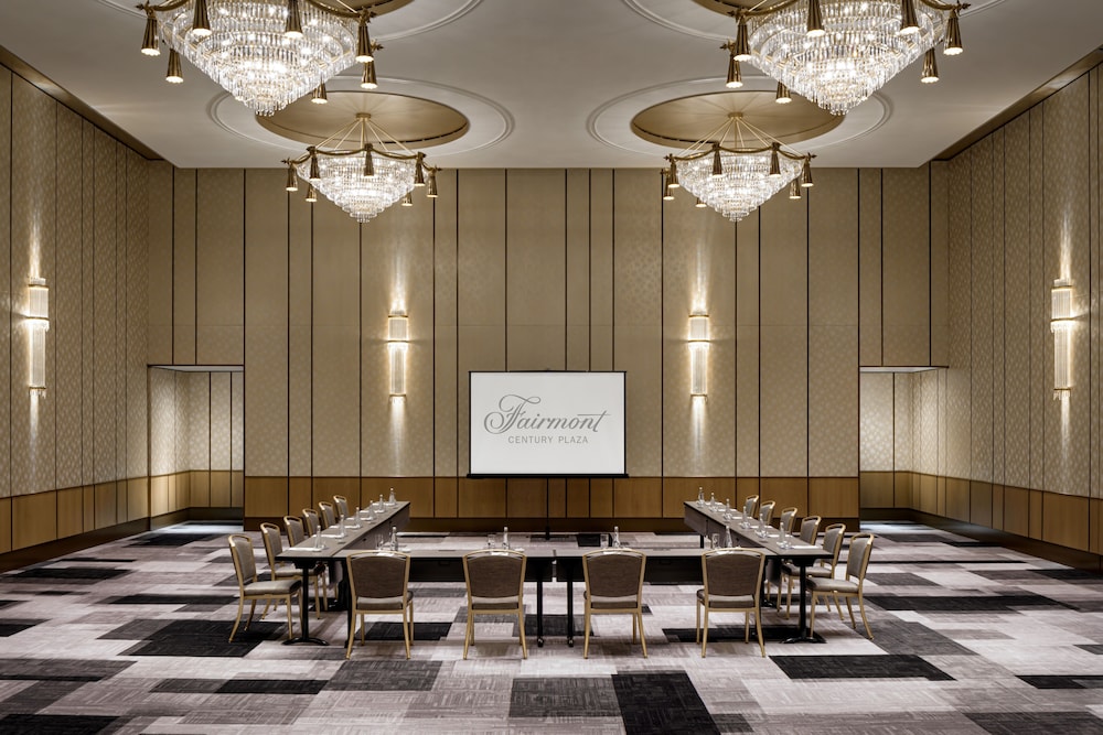 Fairmont Century Plaza Gold Experience 67/73