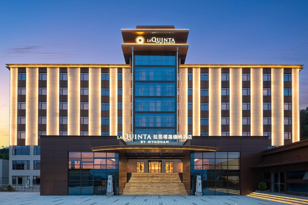 La Quinta by Wyndham Suzhou Yangshan 2/18