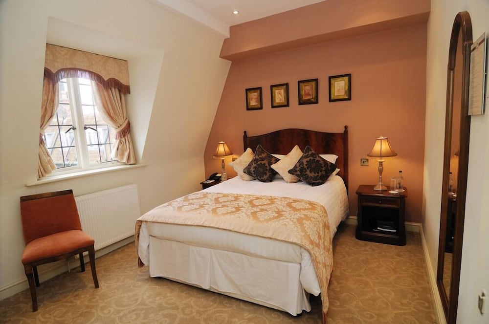 Ye Olde Bell Hotel Spa 7/64