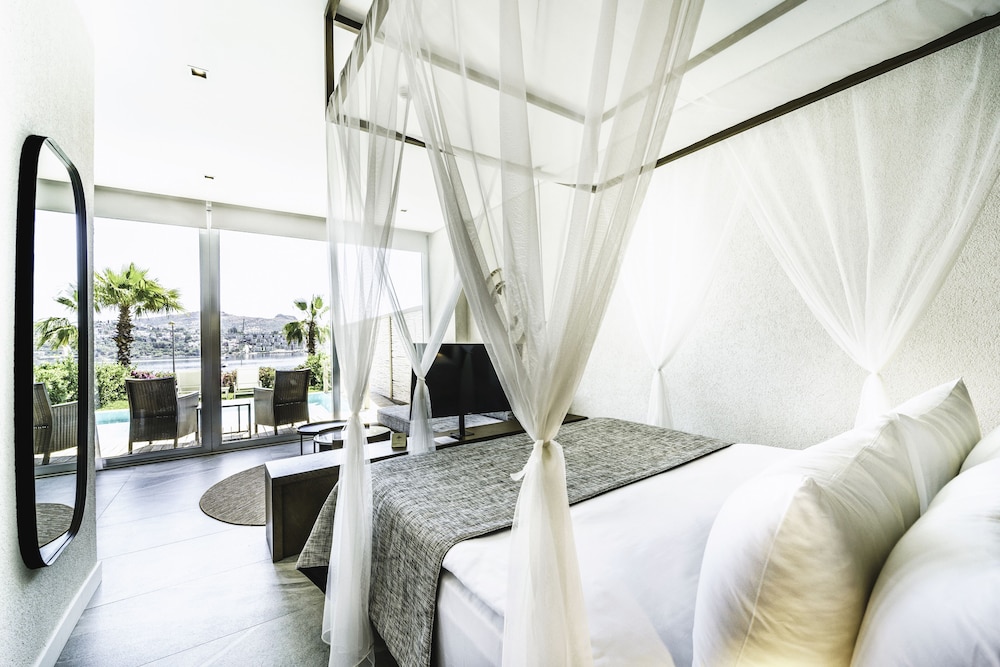 Cape Bodrum Luxury Hotel Beach 25/79