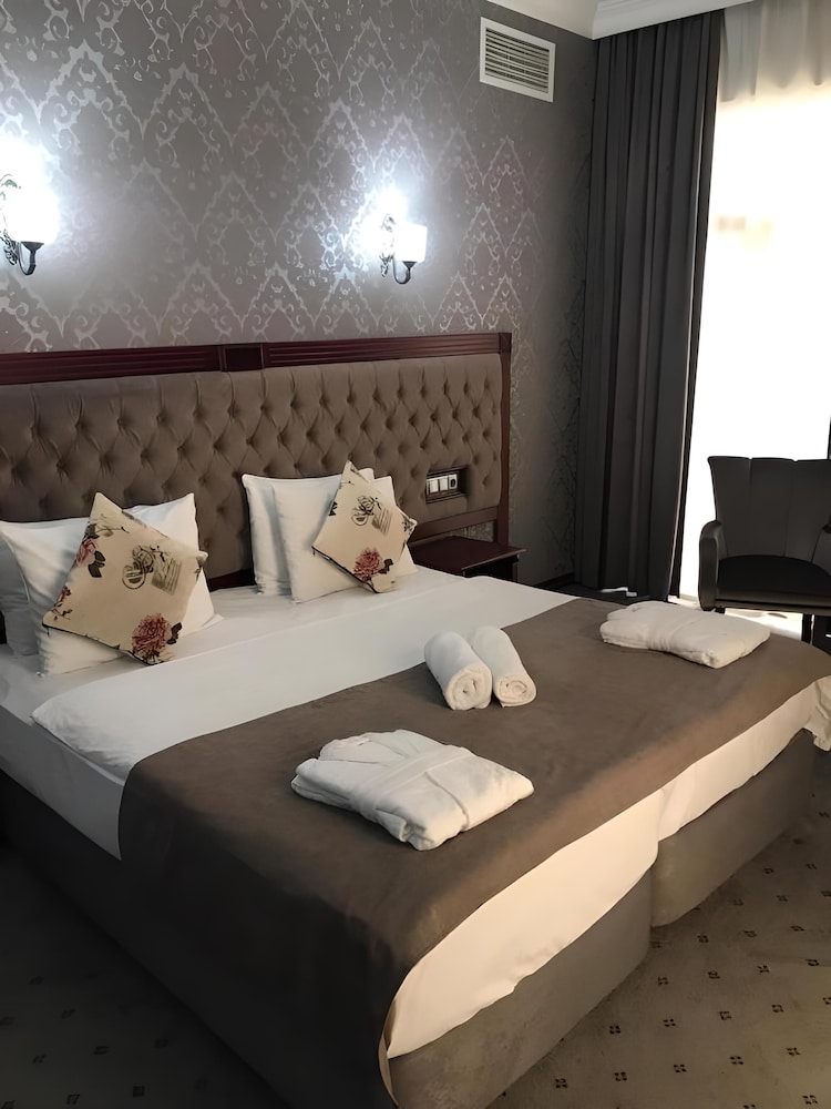 Capitol Hotel 8/50