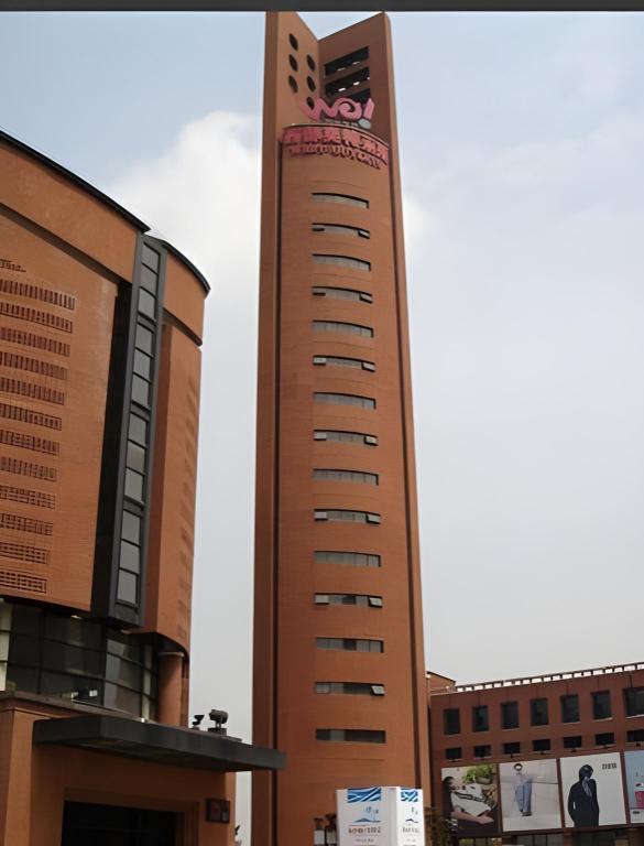 7 Days Premium (Chongqing Airport Light Rail Huixing Station) 3/55