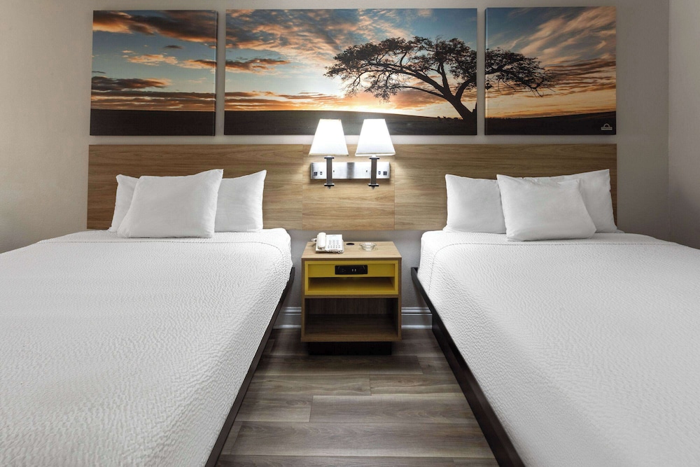 غرفة قياسية بسريرين كوين للمدخنين، Days Inn by Wyndham Douglasville-Atlanta-Fairburn Road 4/10