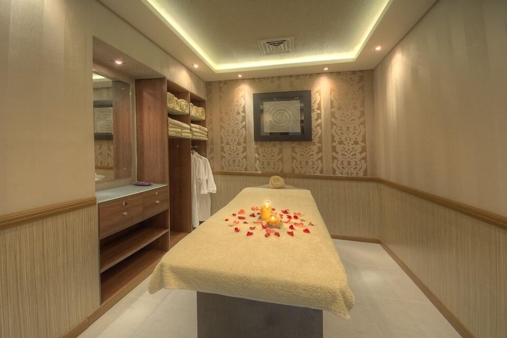 swimming pool spa