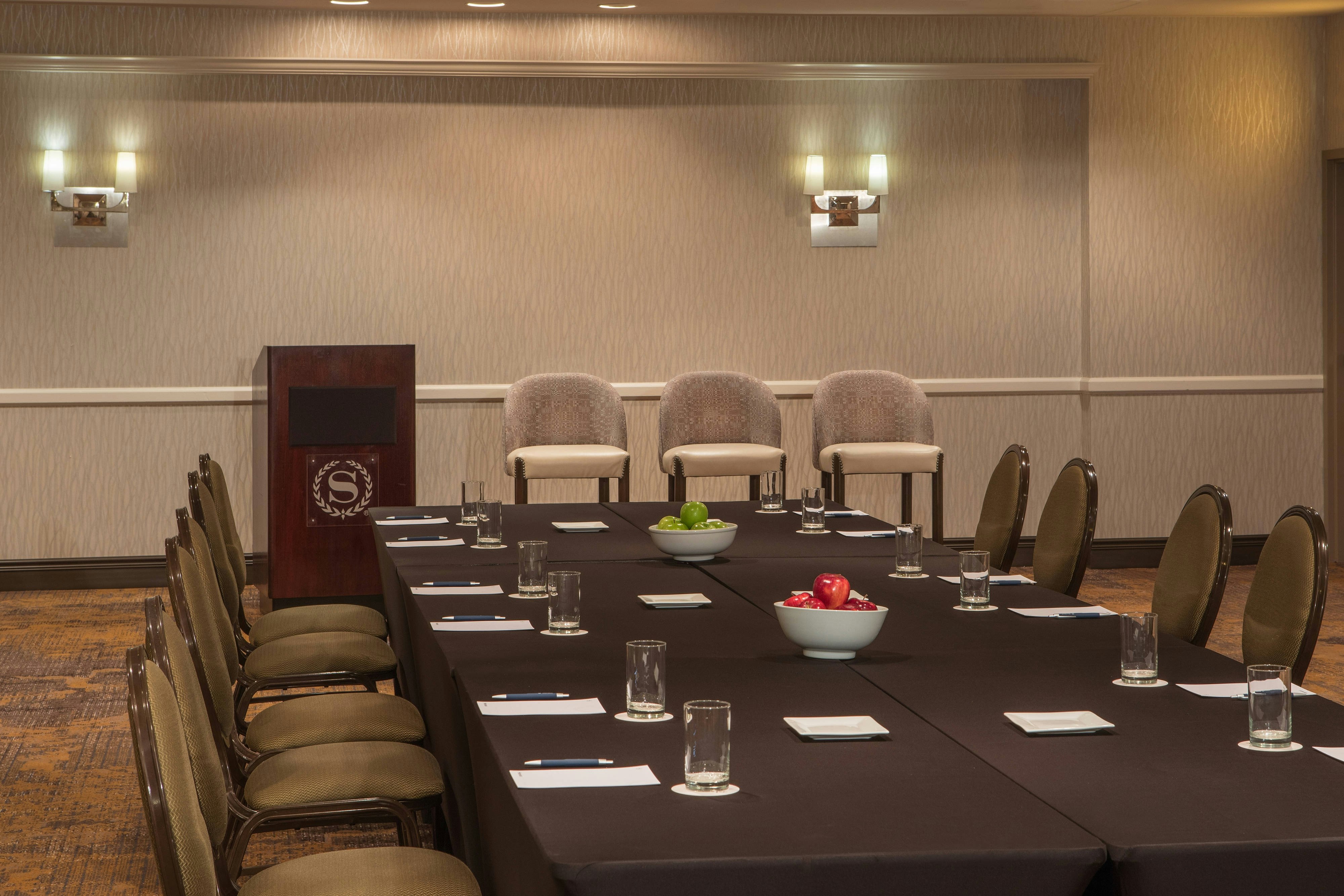 Sheraton Suites Chicago Elk Grove 9/10