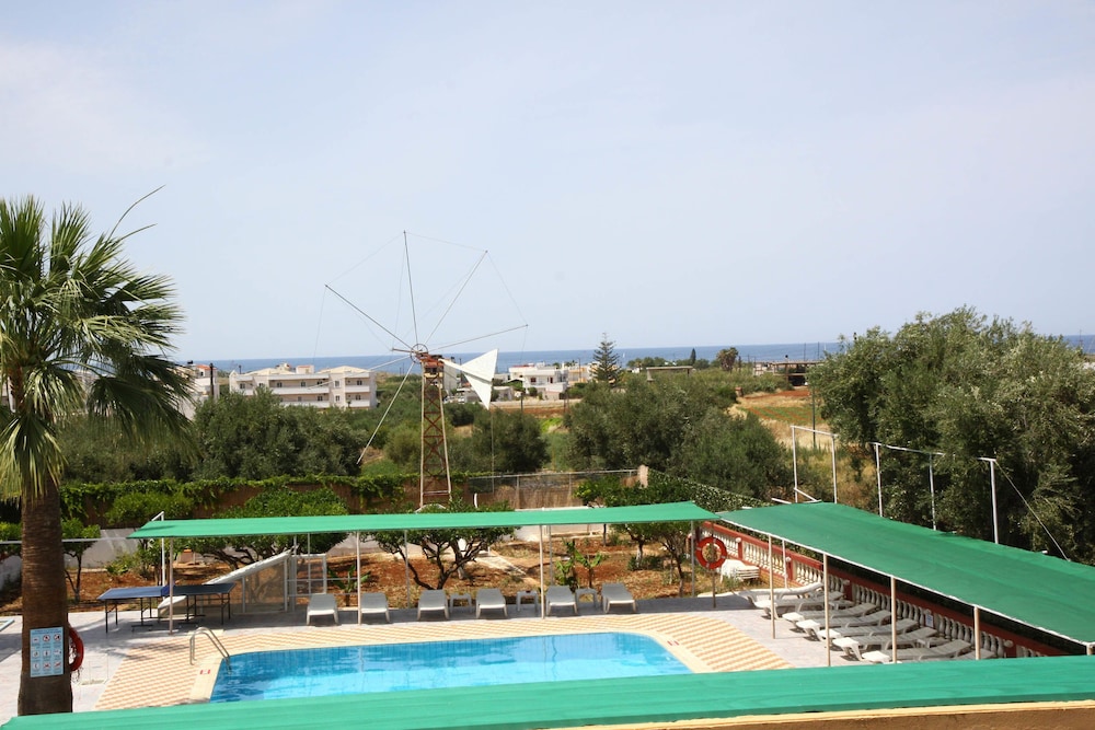 Triton Garden Hotel 48/49