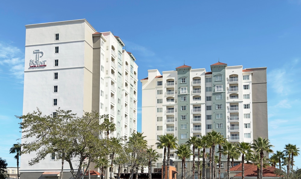 The Point Hotel & Suites 8/75