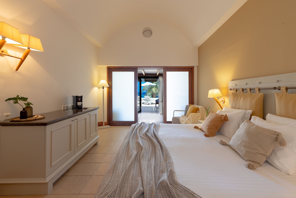 Junior Suite, Twin Beds, Beach Front, Sofa