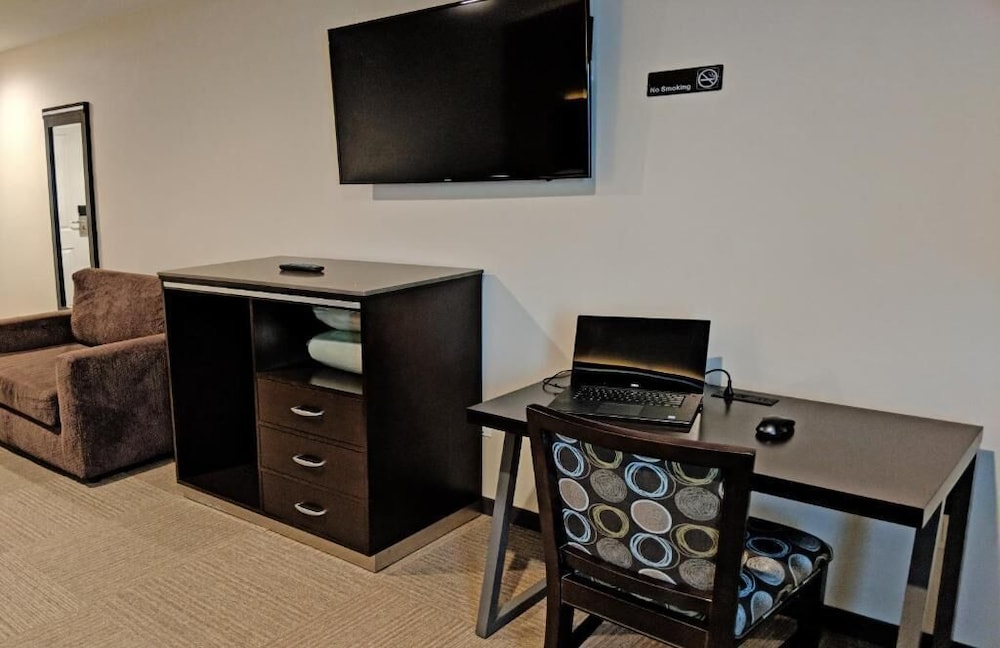 EPIC Hotel Pico Rivera 30/41