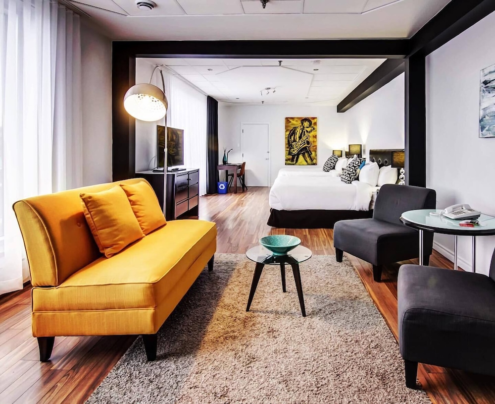 Hotel Chicoutimi 47/55