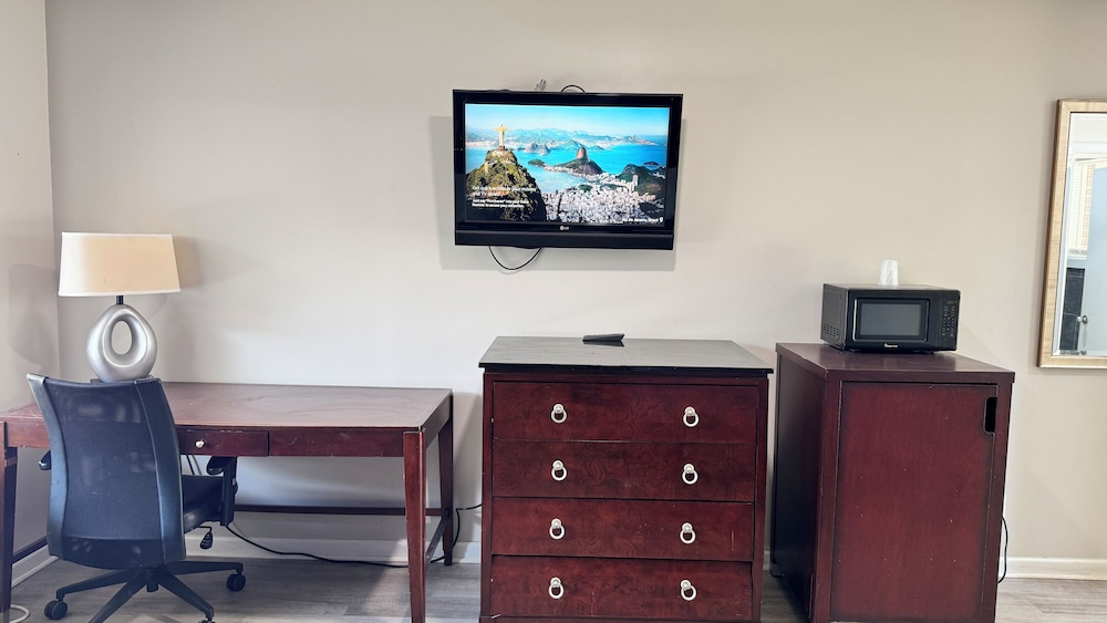 Economy 7 Inn Hampton W Pembroke 48/64