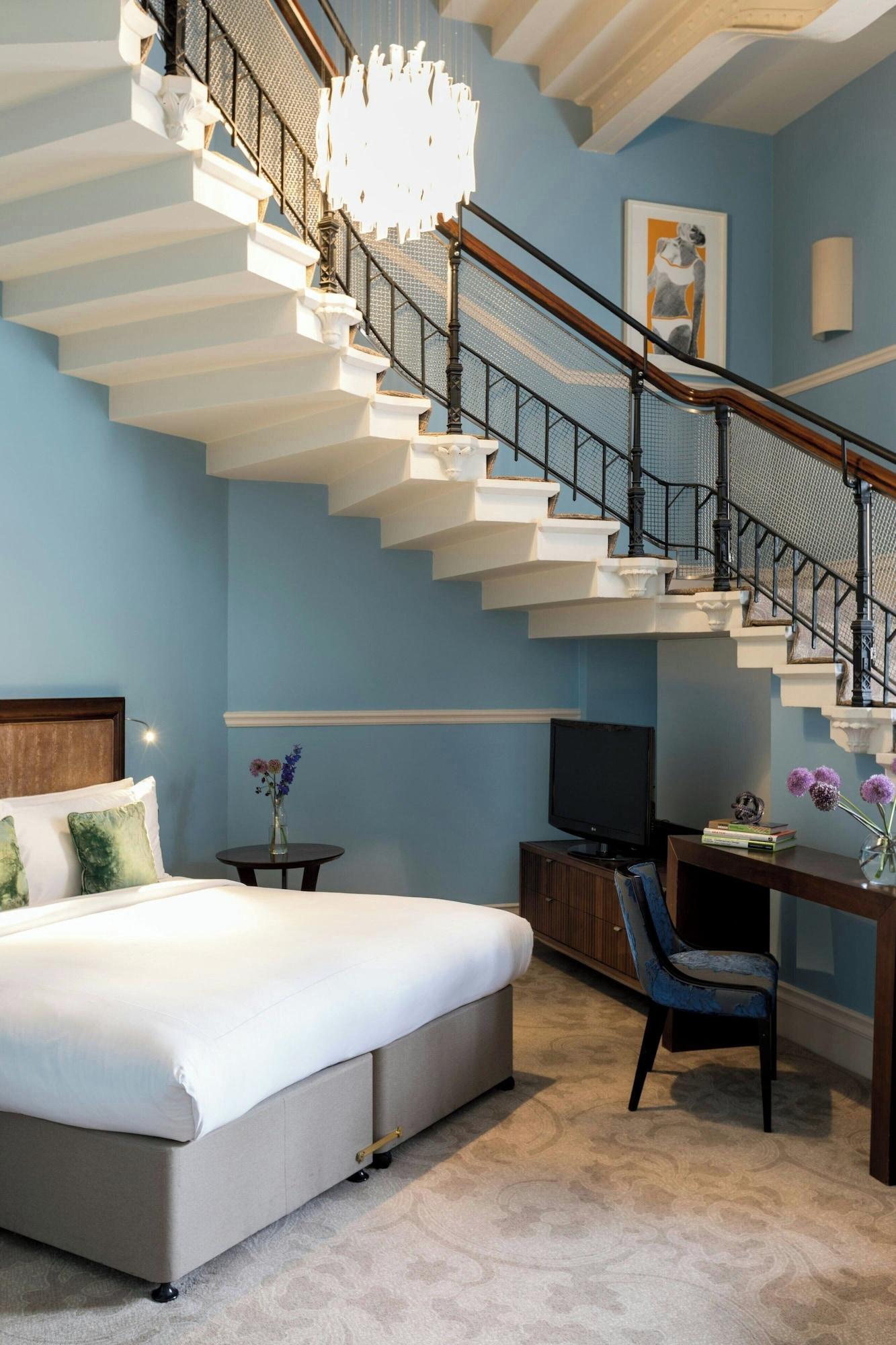 Grand, Grand Staircase, Suite