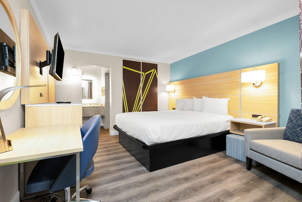 STANDARD, KING BED