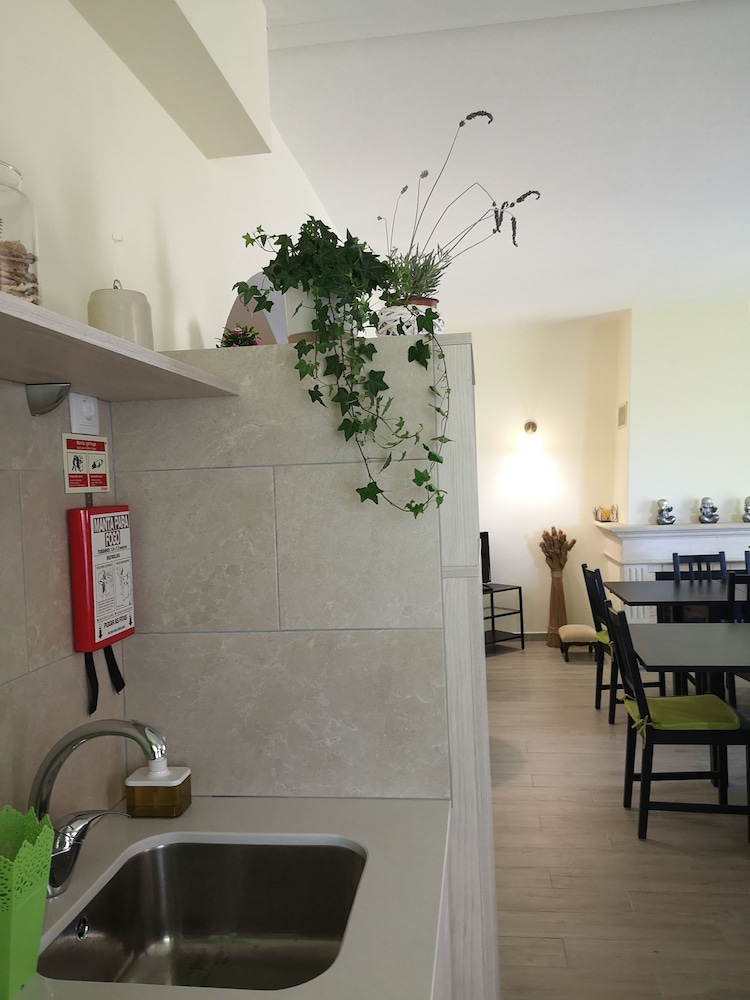 Sensations Guesthouse 5/50