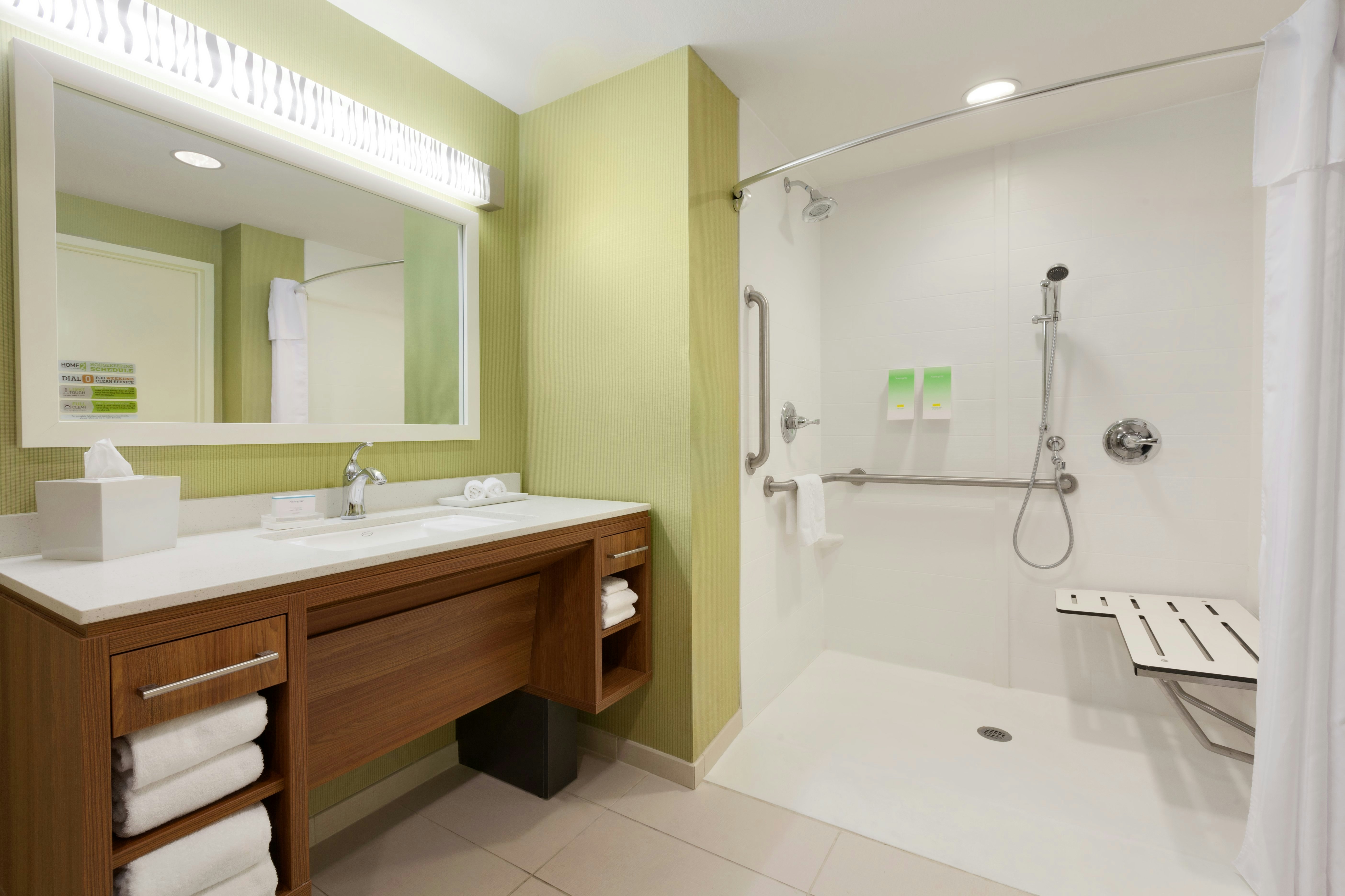SUITE, KING BED, ACCESSIBLE