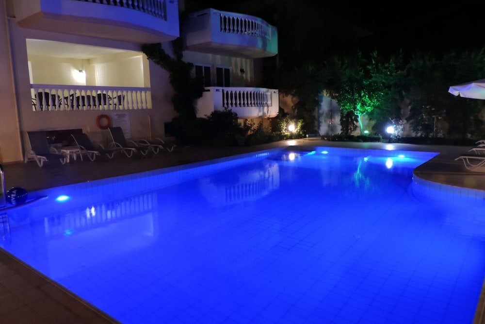 GOLDEN ROSE SUITES 32/62