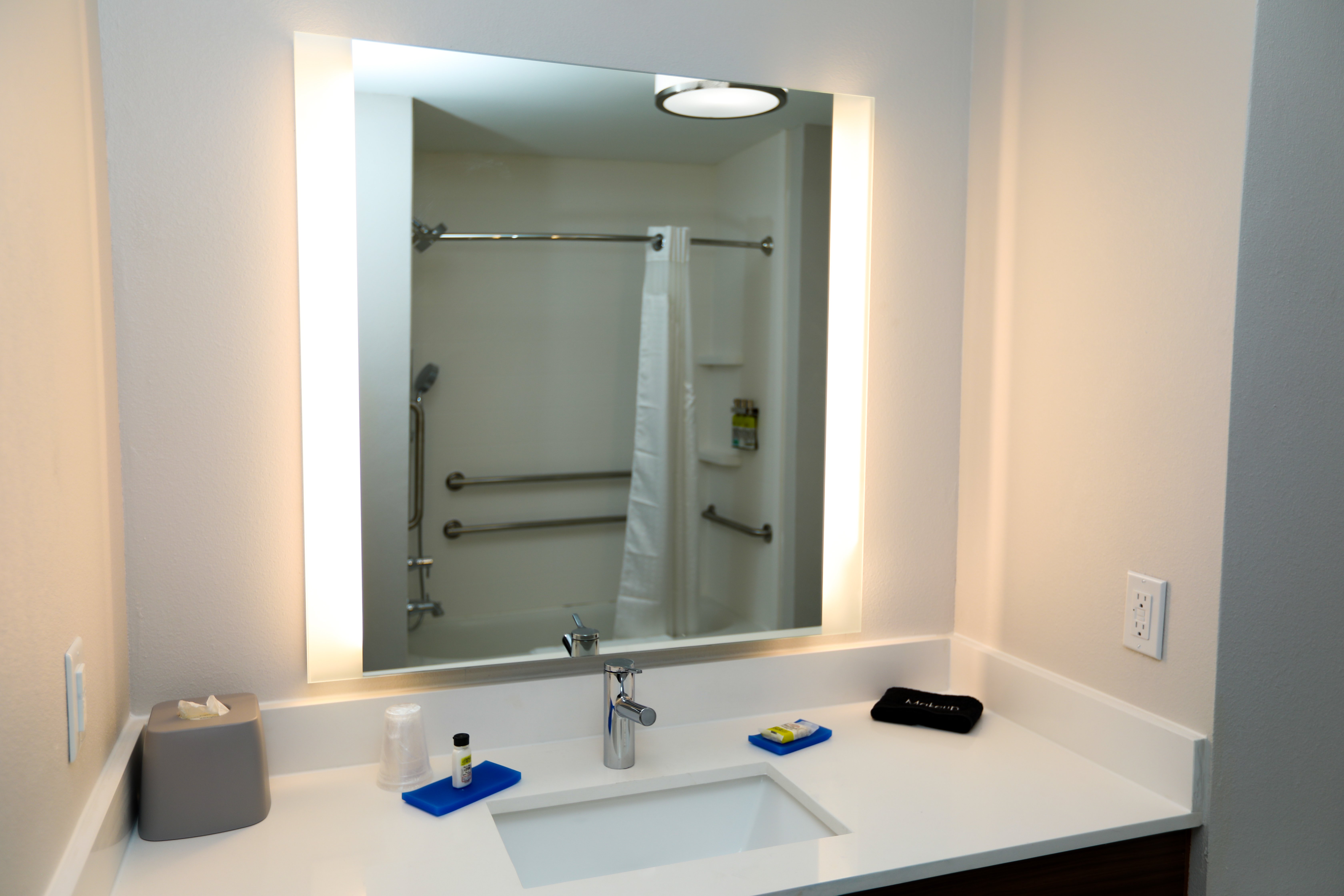 Holiday Inn Express Hillsboro I-35 66/69