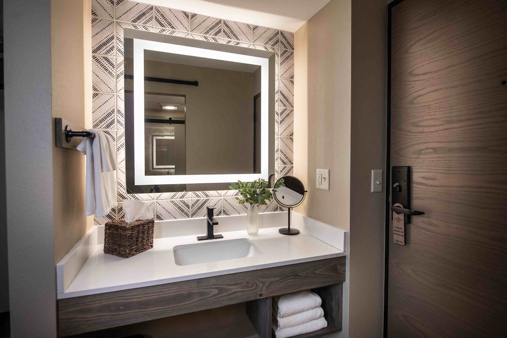 غرفة بريميير بسريرين كينج بغرفة نوم واحدة