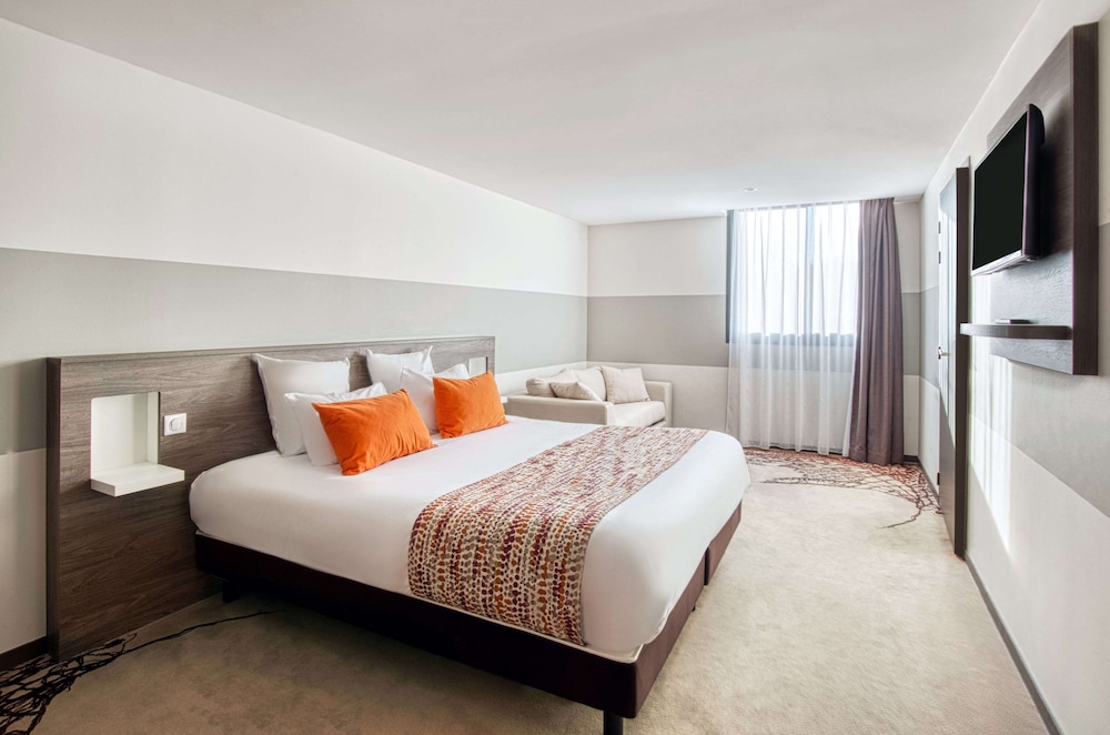 غرفة تنفيذية بسرير كينج مع أريكة، Best Western Portes d Aquitaine Agen Sud 2/8