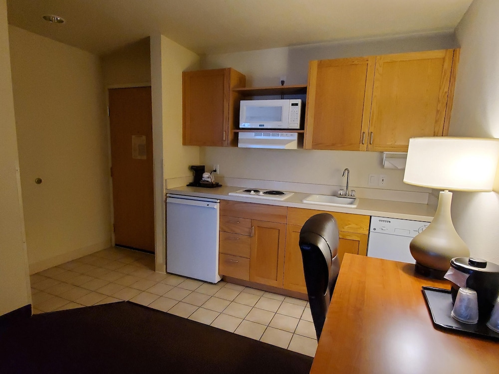 Country Inn & Suites by Radisson, Bend near Pilot Butte 40/50