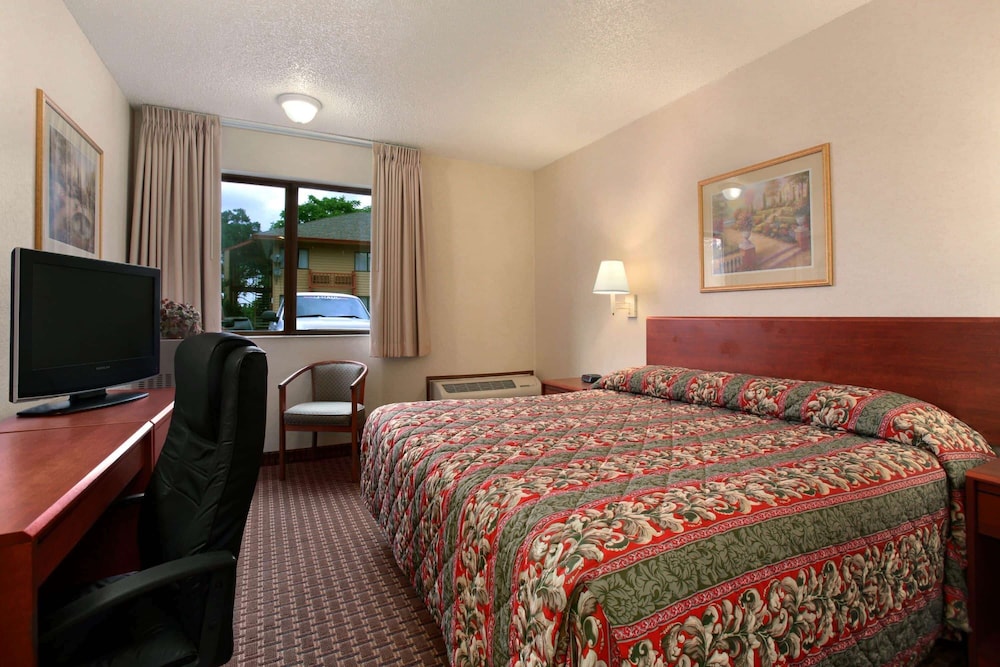 Quality Inn Portland Airport PDX OR 8/34