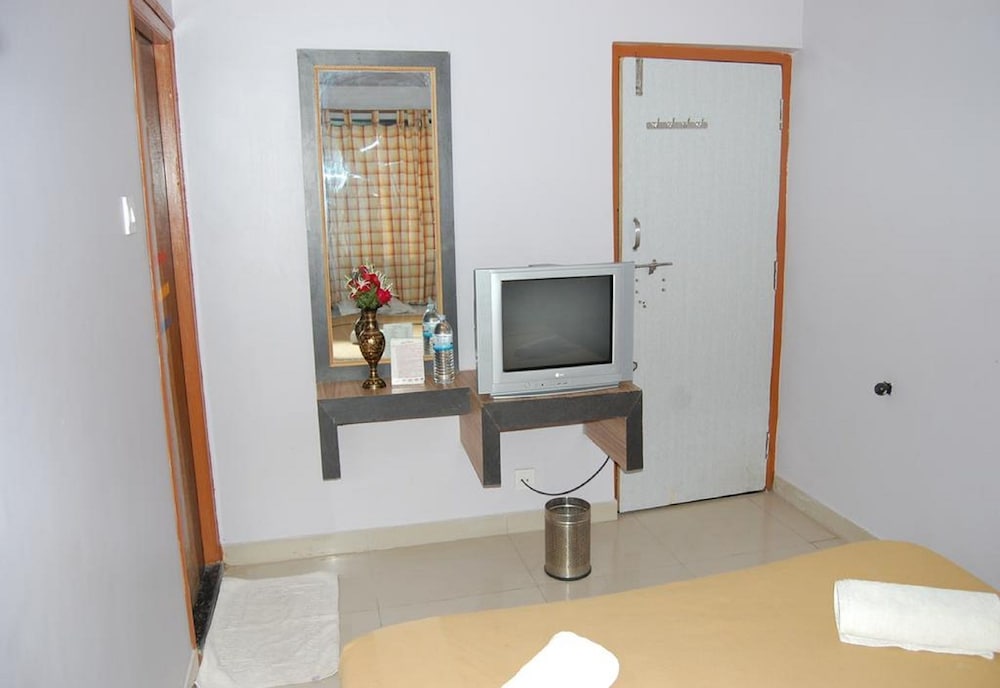 Hotel Utsav 22/24