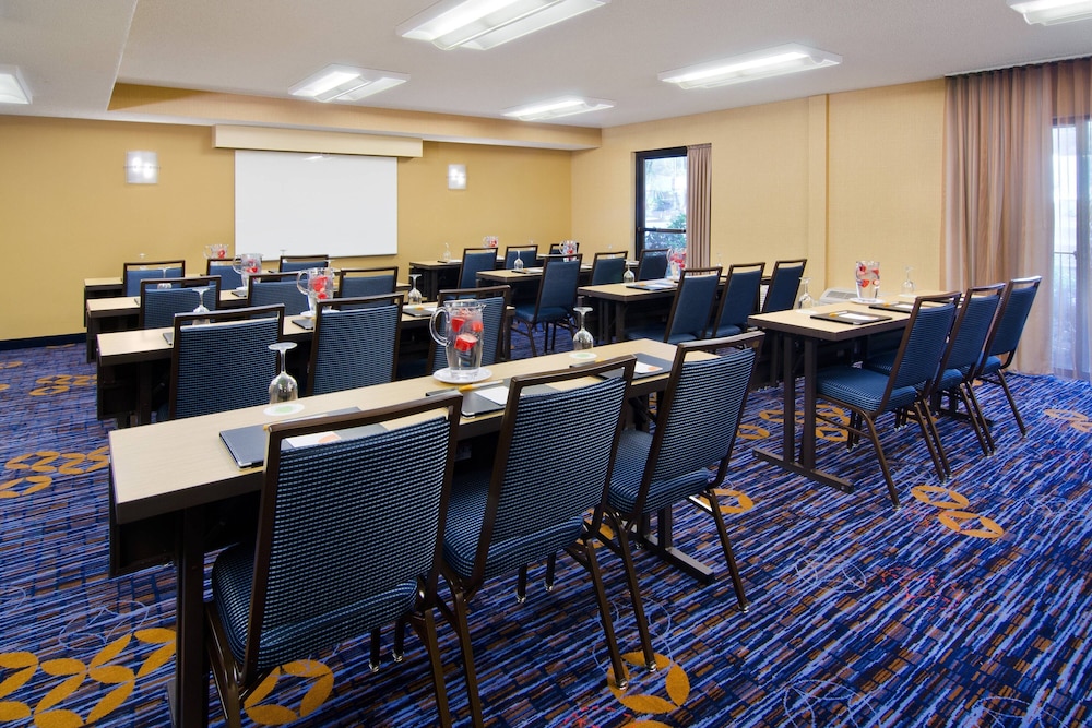Courtyard By Marriott Portland Beaverton 24/24