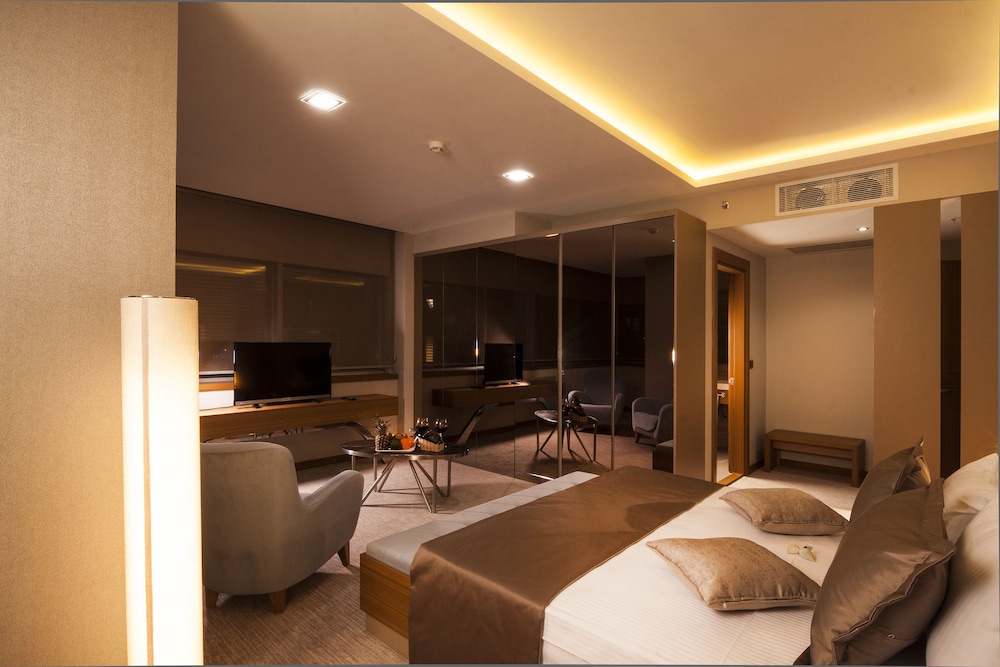 Majura Hotel 28/50
