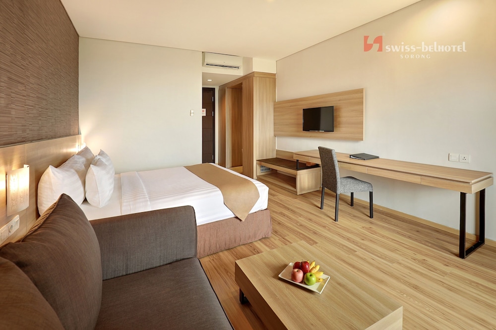 غرفة غراند ديلوكس بسرير كوين، Swiss-Belhotel Sorong 2/4