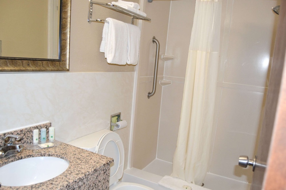 Quality Inn Raynham - Taunton 23/75
