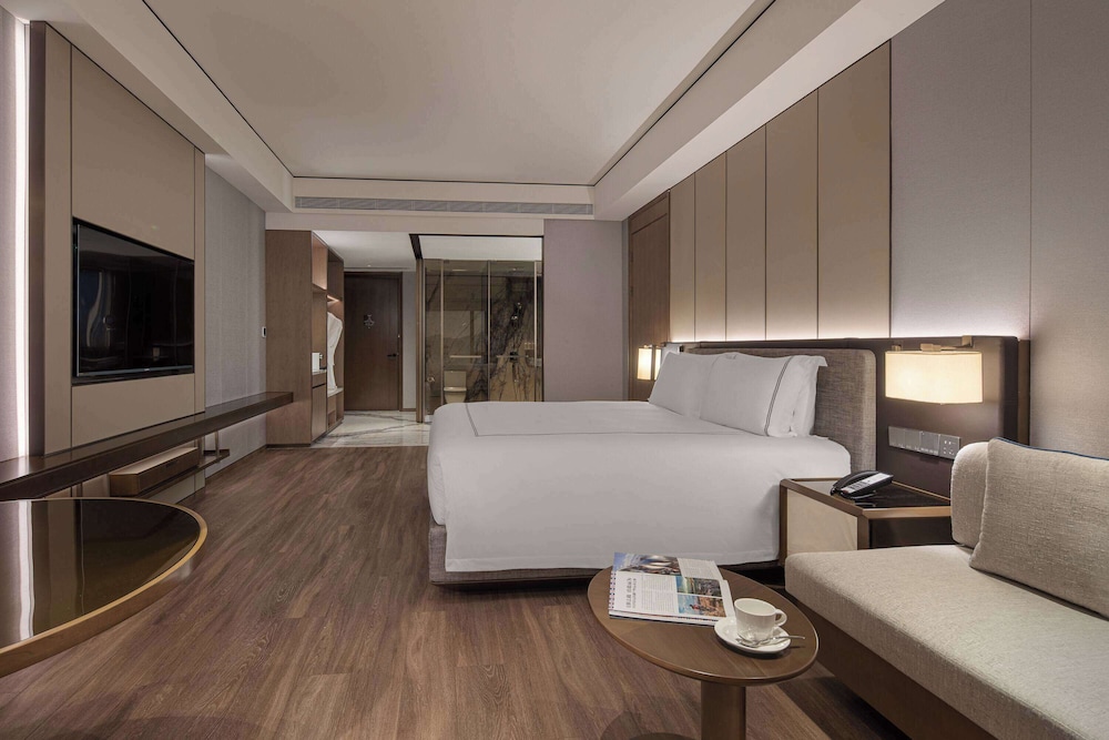 Leisure, King Bed