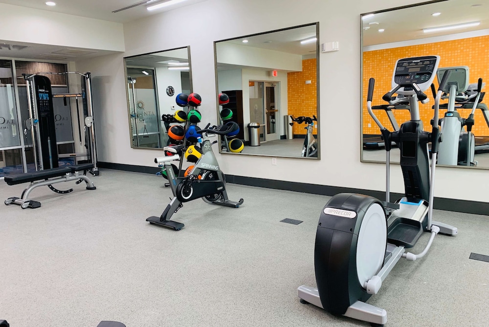 La Quinta Inn & Suites by Wyndham - Red Oak TX IH-35E 12/23