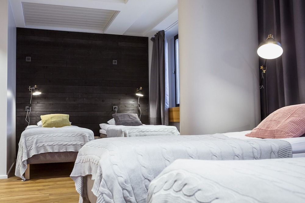 ROOM, QUADRUPLE