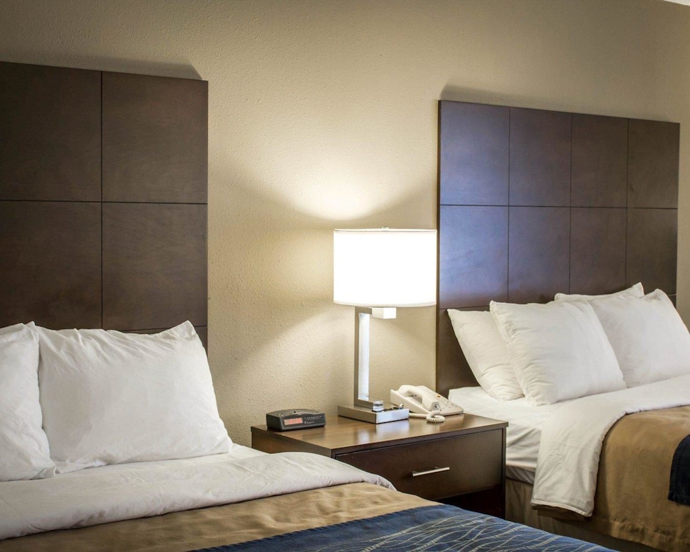 Comfort Inn & Suites Fuquay Varina 10/35