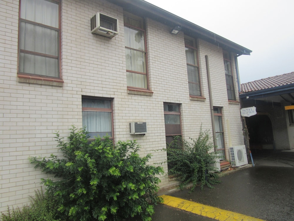 EL TORO MOTOR INN 7/56