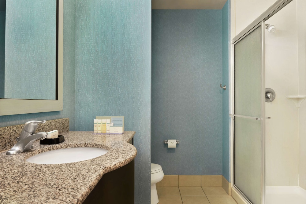 Hampton Inn Suites Grafton 13/46