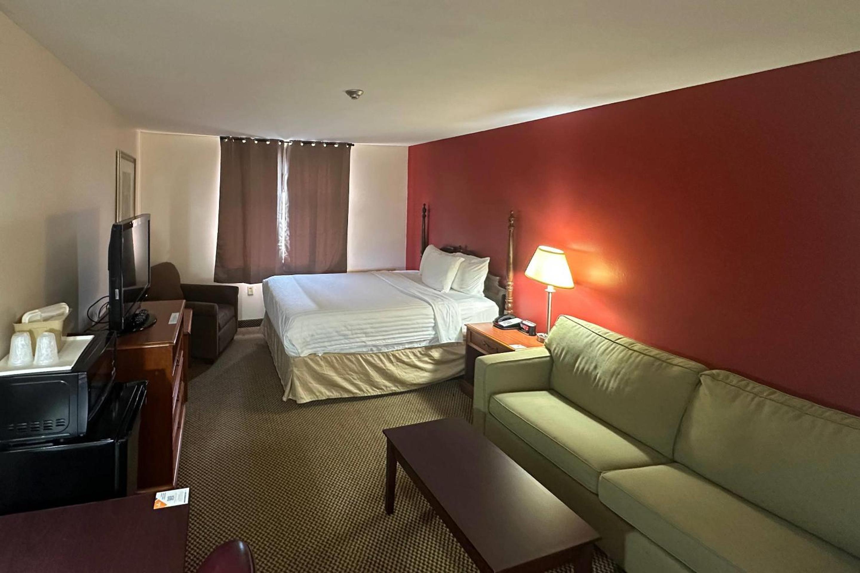 ROOM, QUEEN BED