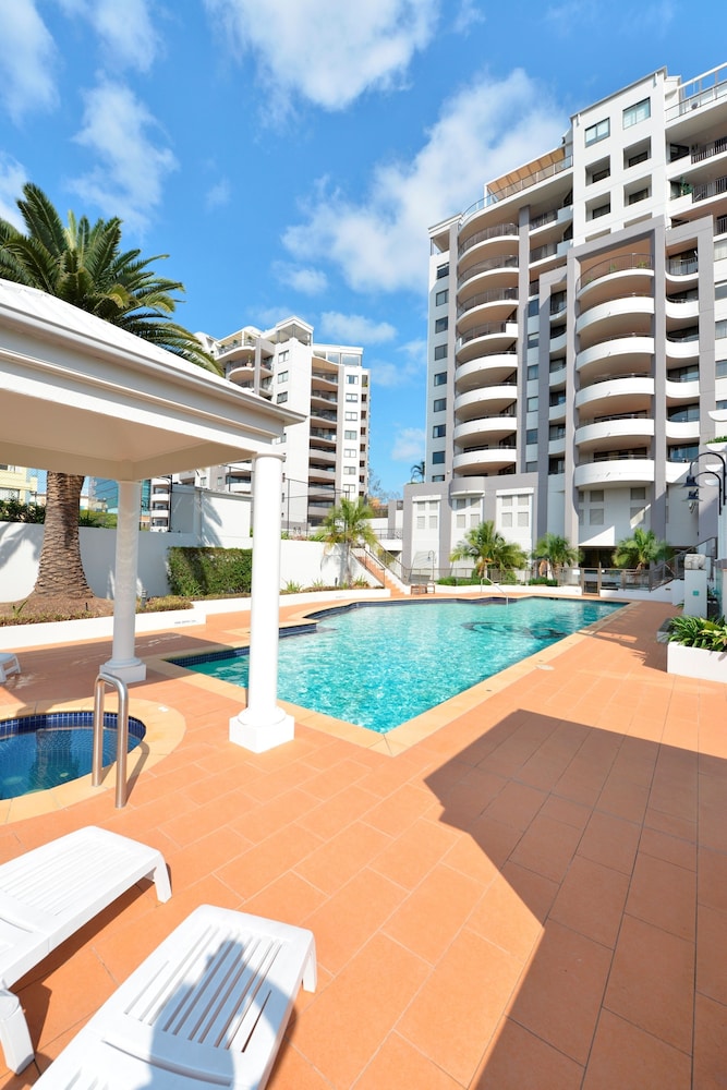 The Oasis Apartments 6/66