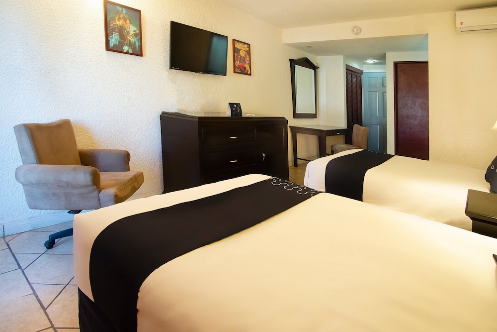 Hotel Costa Ensenada 4/68