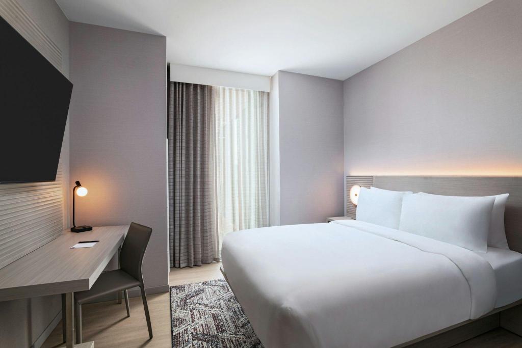 Guest Room, Metro, Queen Bed