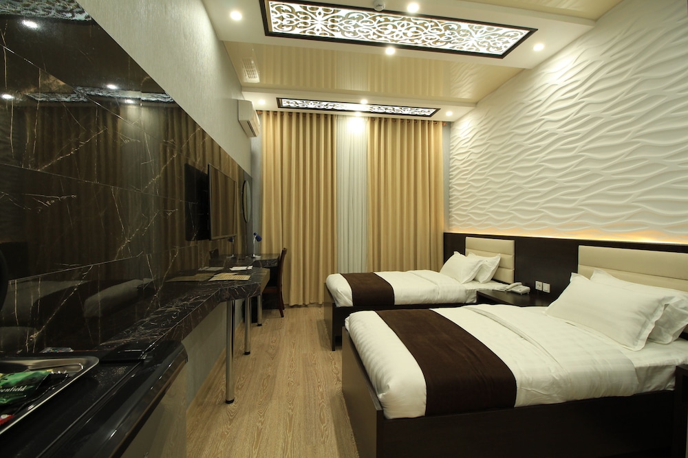 Safir Hotel 13/36