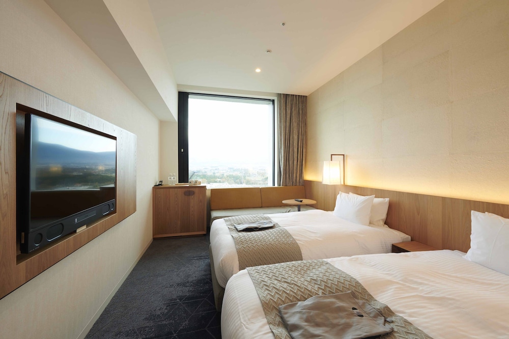 Hotel Clad 12/50