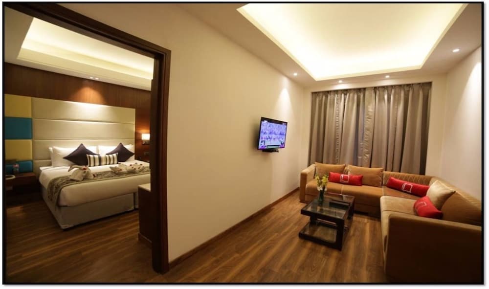 P L Palace Lords Inn Agra 47/60