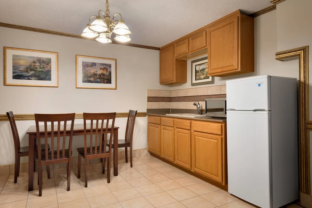 Baymont By Wyndham Des Moines North 7/41
