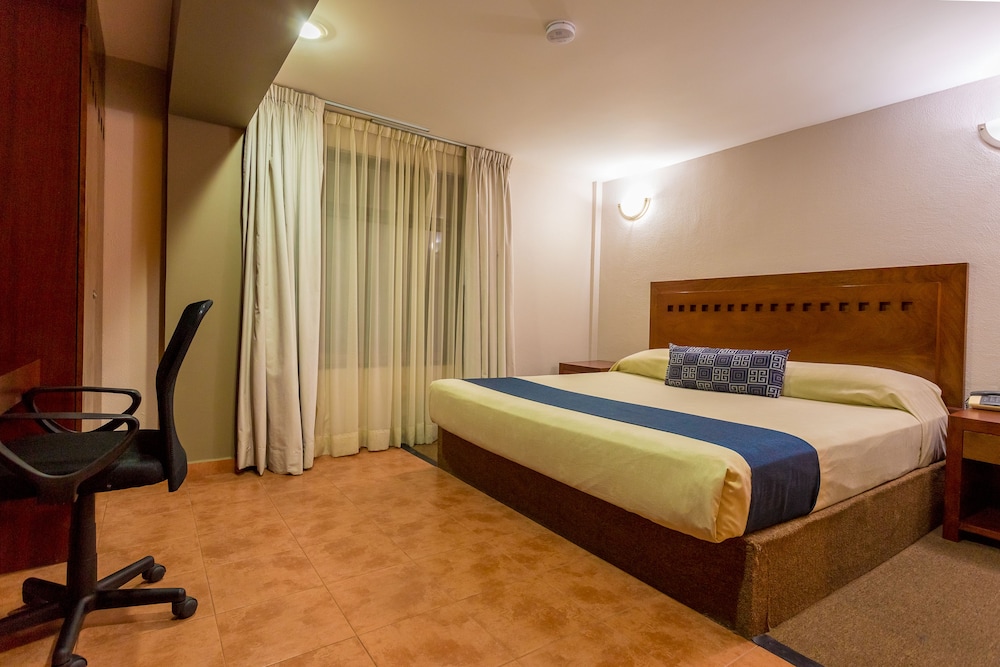 Hotel Panamerican 10/41
