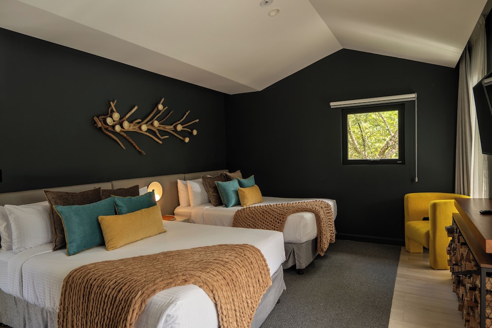 Forest, 2 Queen Beds