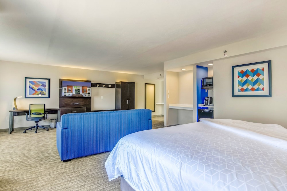Holiday Inn Express and Suites Longview North 21/58