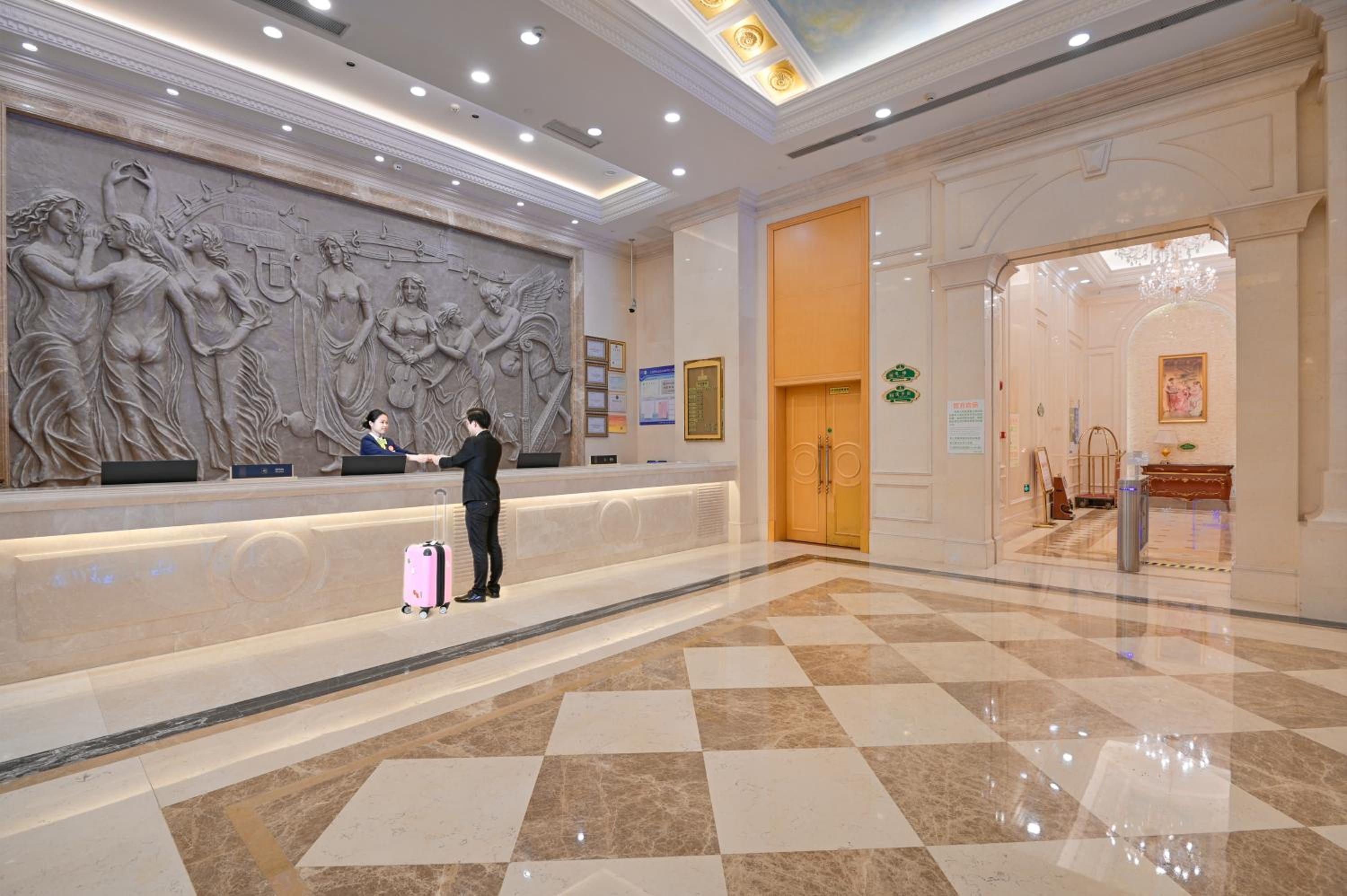 Vienna International Hotel Guangzhou Airport 12/55